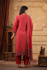 Ruhi Apple red straight cut pants